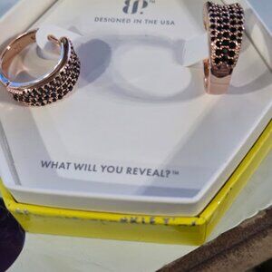 ER25795 A MOMENT IN TIME